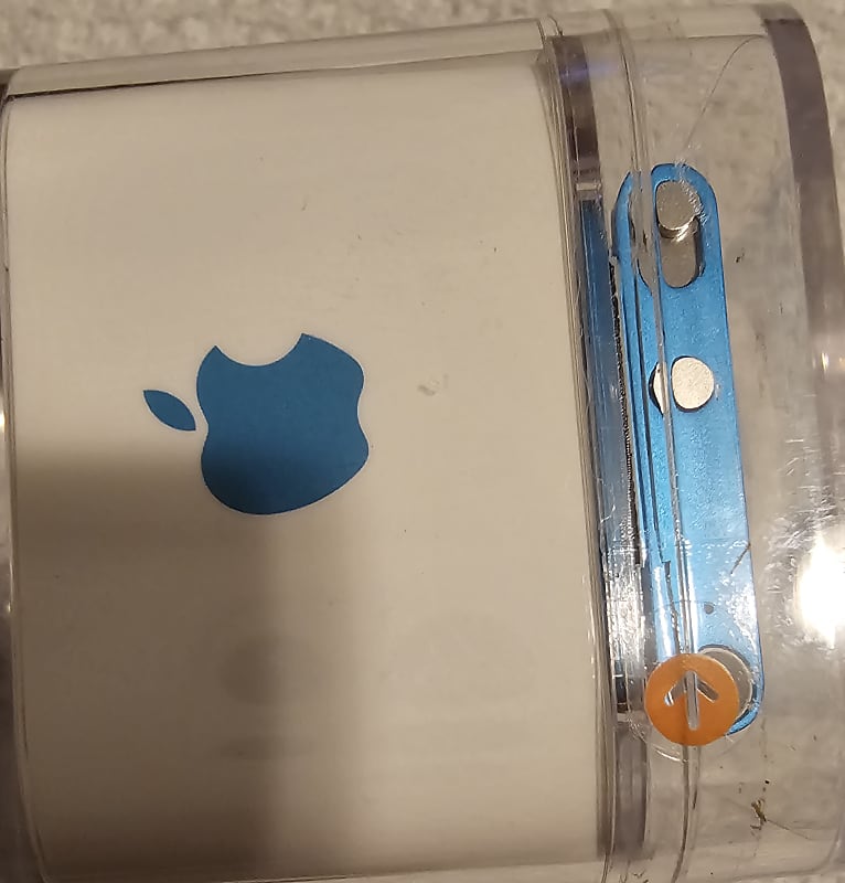Apple A1373 [PD775C/A iPod Shuffle 2 GB in Original