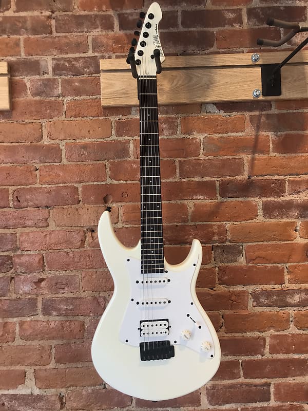 Aria Pro II BLACK DOG エレキギター 生産終了品 マッチングヘッド