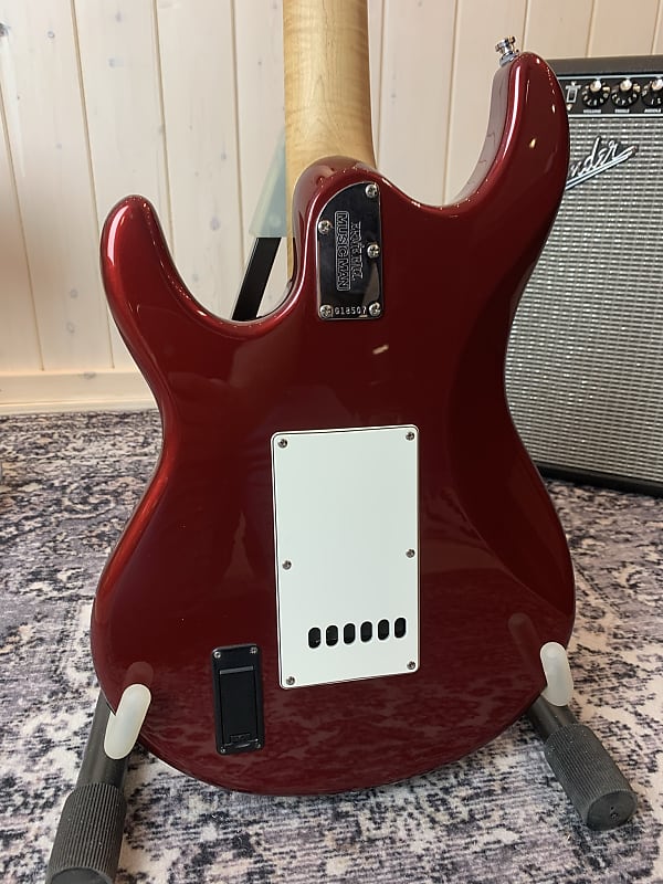 Ernie Ball Music Man Silhouette Special HSS Piëzo 2021 Candy Red