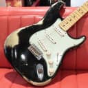 Fender Custom Shop 1966 Stratocaster Heavy Relic Black over Aztec Gold 08/01