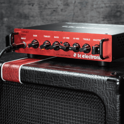TC Electronic BQ500 Thrust Compact Bass Guitar Amp Head Red Bild 2