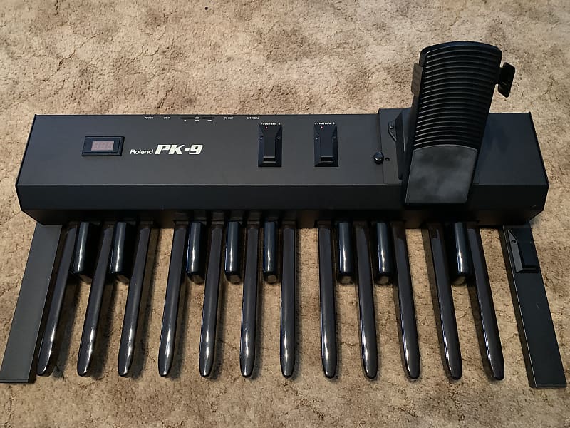 Roland PK-9 MIDIペダルボード 足鍵盤 Roland PK-9 | Sweetwater