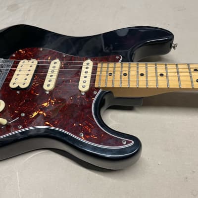 Peavey Predator HSS S-style Guitar - DiMarzio pickups / locking tuners - Black / Maple Neck image 5