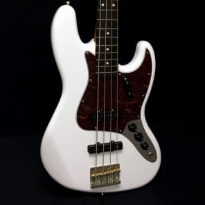 Amazon.com: Squier Affinity Series Active Jazz Bass