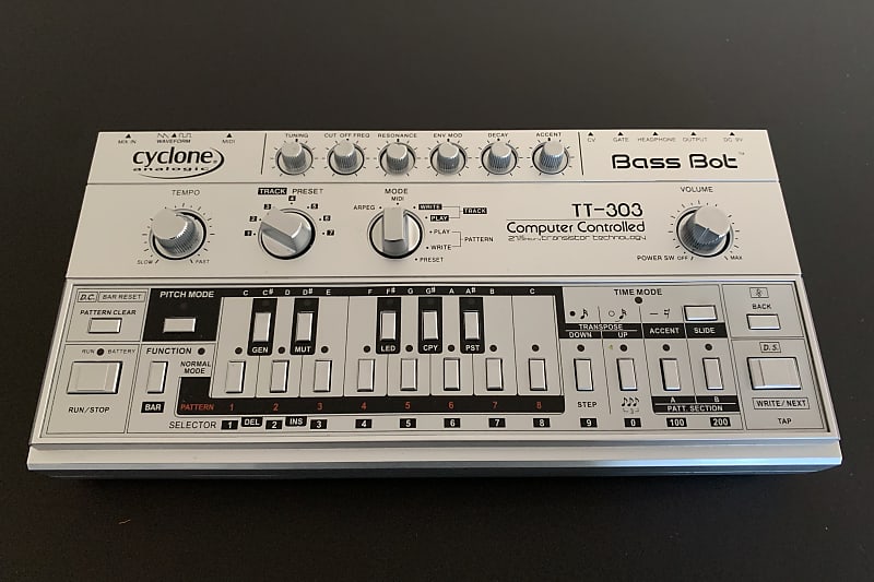 Cyclone Analogic Bass Bot TT-303 V1 — TB-303 Clone | Reverb