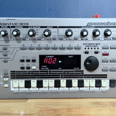 Roland MC-303 Classic Groovebox - Silver