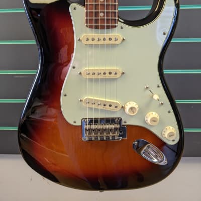 Fender Deluxe Roadhouse Stratocaster 2018 3-Colour Sunburst Electric Guitar image 2