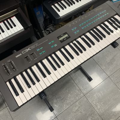 Yamaha DX27 61-Key Digital Programmable Algorithm Synthesizer Vintage + hard case