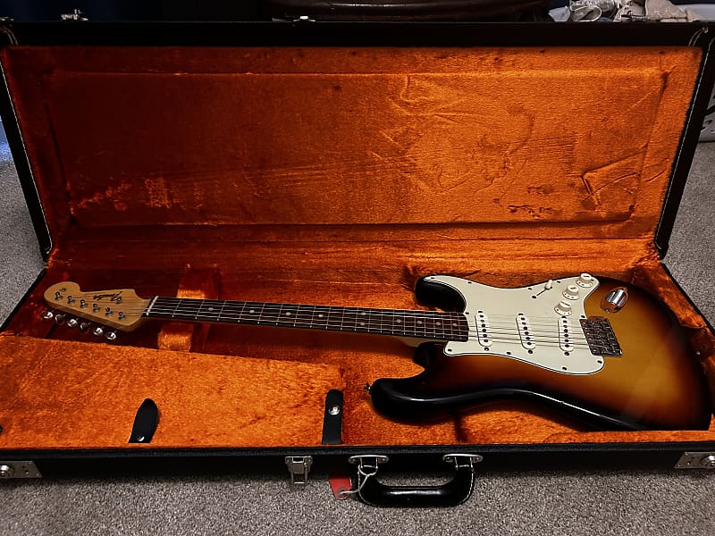 Fender American Vintage '65 Stratocaster 2013 - 2016 - 3-Color Sunburst image 1