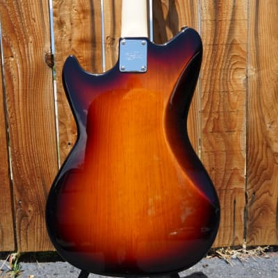 G&L USA Fullerton Deluxe Fallout Bass 30-inch Short Scale 3-Tone Sunburst  4-String Bass w/Bag NOS image 8
