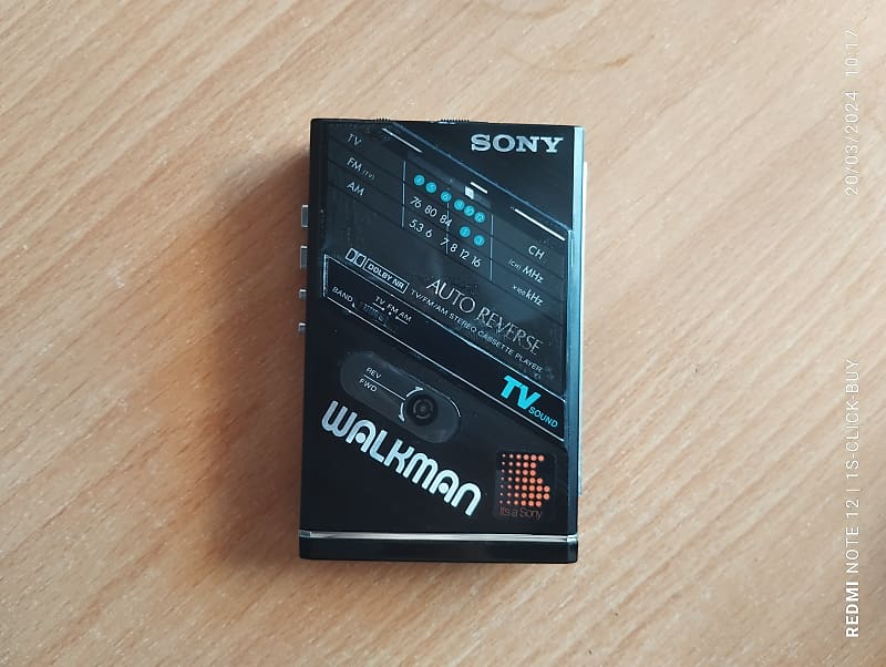 Sony WM F101 1985 - Sony Walkman radio Cassette player WM F 101