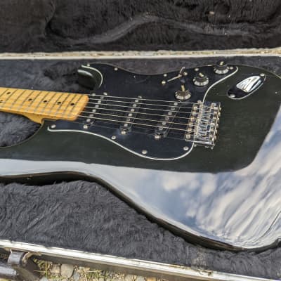 Fender Stratocaster with Maple Fretboard 1981 Black image 3