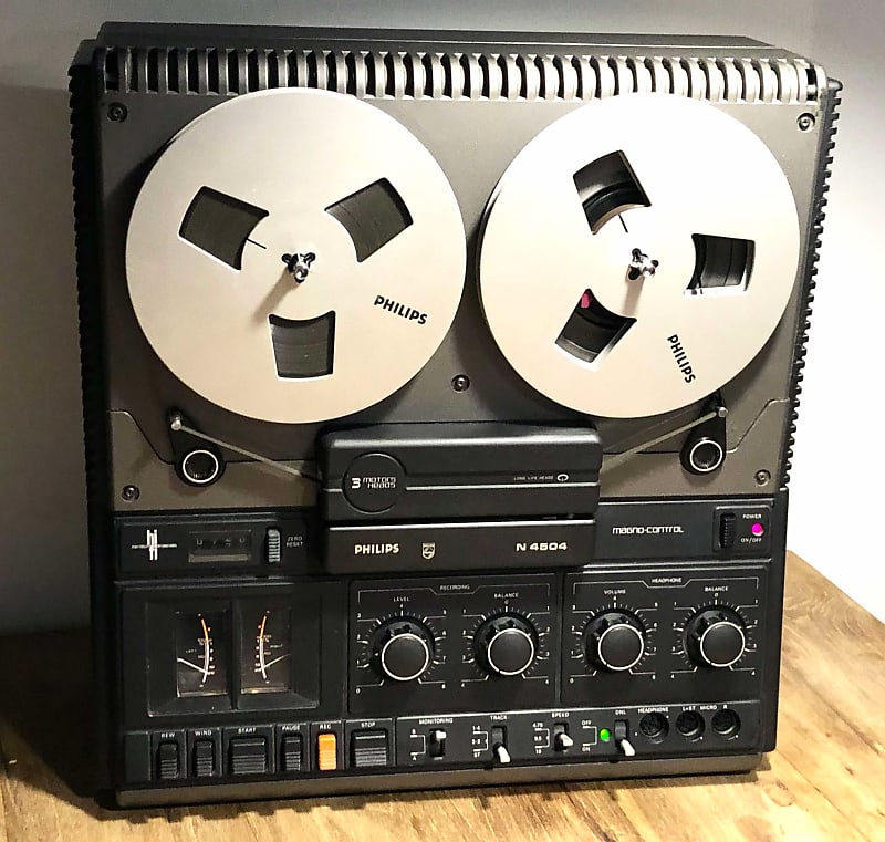 Vintage  1977 Philips N4504  Reel to reel tape player/recorder,great item  			