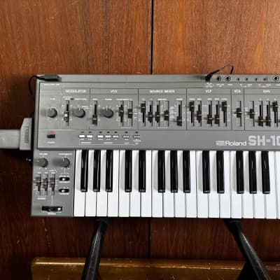 Roland SH-101 monophonic bass synthesizer w/ MOD GRIP SH101, gig bag