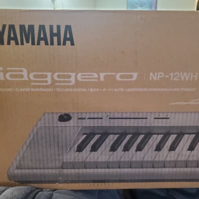 Yamaha Piaggero NP-12 Portable Piano 2016 - Present - White image 24
