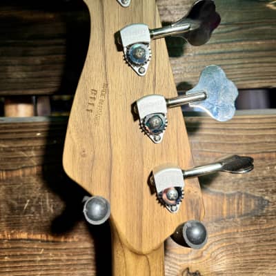 Alpine Guitar "Rooster Bill" serie France Handmade. noyer / (huilées cirées) Kodiak oil image 6