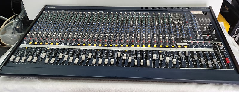 YAMAHA MG32 14 FX, Console 32 Input two built-in Yamaha SPX effects  processors