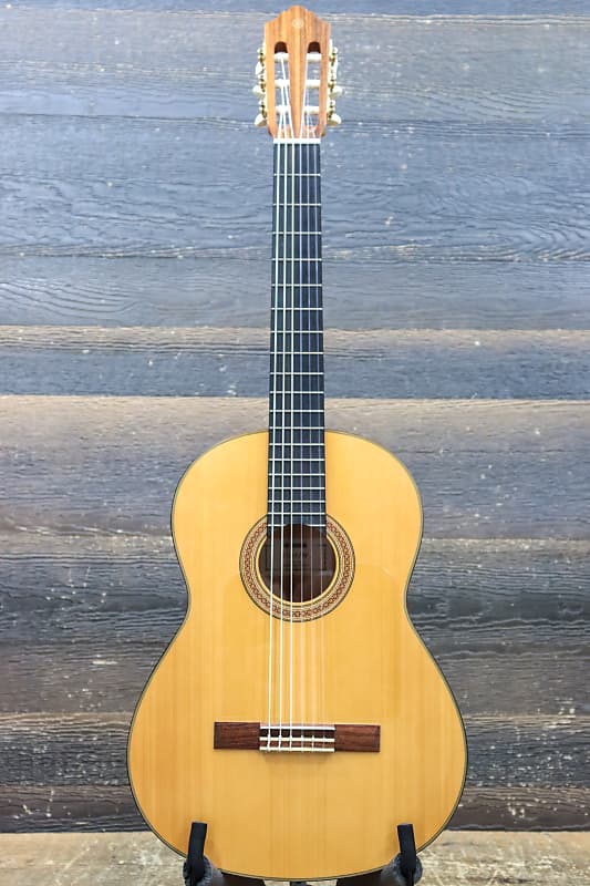 Yamaha flamenco 2024 guitar cg182sf