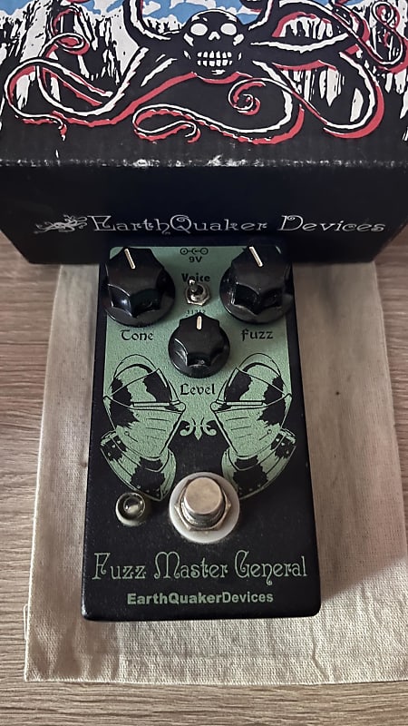 EarthQuaker Devices Fuzz Master General Octave Fuzz Blaster