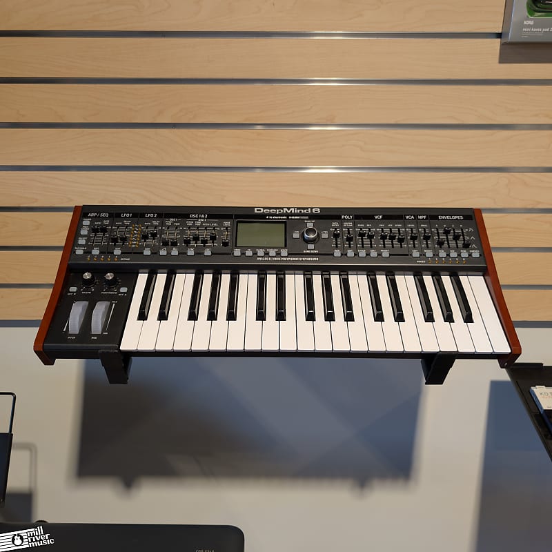 Behringer DeepMind 6 Analog 6-Voice Polyphonic Synthesizer Used