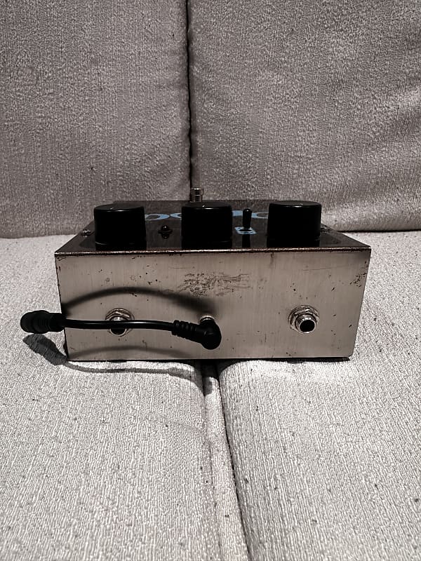 Electro Harmonix Stereo Pulsar Variable Shape Analog Tremolo