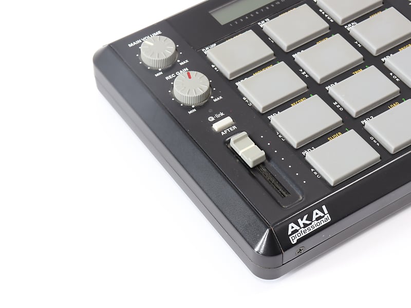 Akai MPC500 Music Produktion Center + 4 sold GB card + 1 Jahr Gewähr