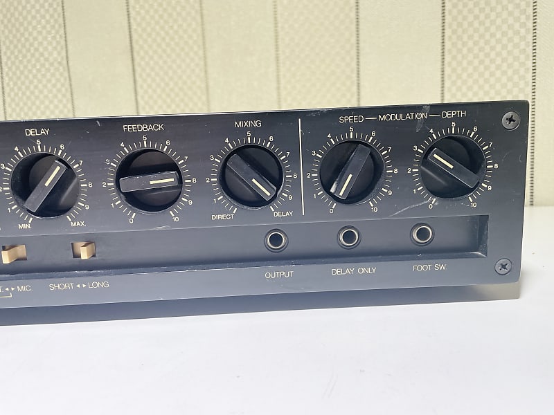YAMAHA アナログディレイ E1005 YAMAHA E1005 1980's Vintage Analog Delay Made in Japan Desk