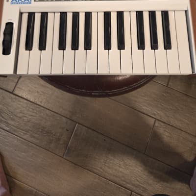 Akai Timbre Wolf 2010s - White