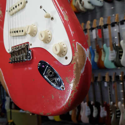Immagine FENDER - CUSTOM SHOP 1957 Stratocaster Heavy Relic Aged Fiesta Red 9236091087 - 3