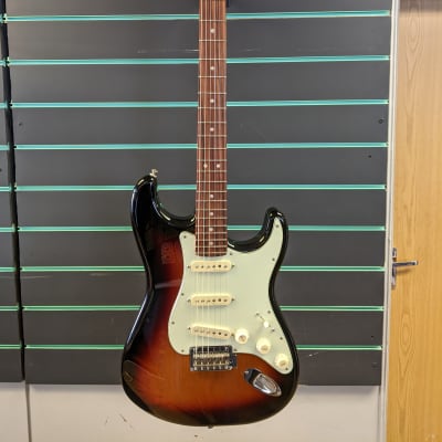 Fender Deluxe Roadhouse Stratocaster 2018 3-Colour Sunburst Electric Guitar for sale