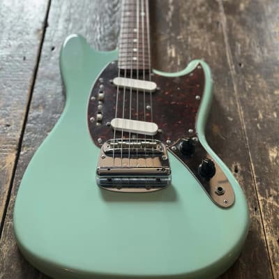 Fender Japan Mustang ’69 Reissue(最終SALE) 2010 Fender Mustang Japan '69 Vintage Reissue Candy Apple