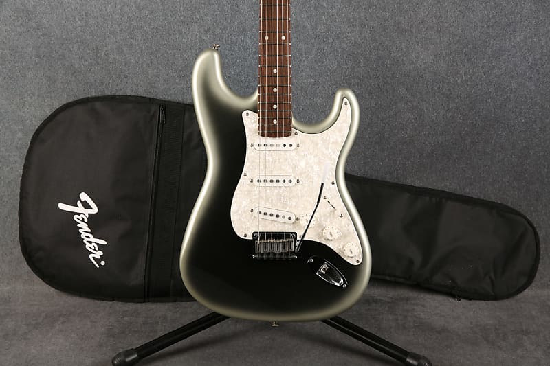 【メンテ済 】Squier Stratocaster Standard ケース付 メンテ済 】Squier Stratocaster Standard ケース付 Amazon