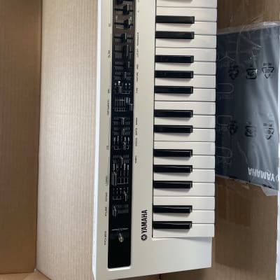 Yamaha Reface CS Mobile Mini Vintage Synth | Reverb