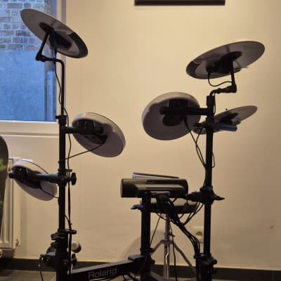 Roland V-drums portable TD-4KP Around 2010 - Black 'n White image 3