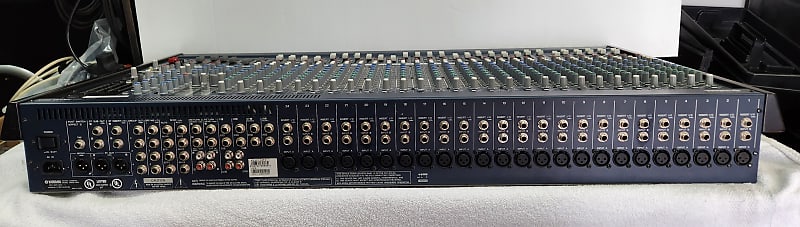 YAMAHA MG32 14 FX, Console 32 Input two built-in Yamaha SPX effects  processors