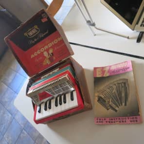 Emenee golden piano accordion outlet