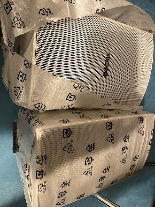 Yamaha outdoor speakers Vs6w  			