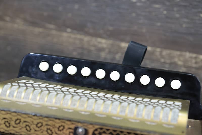 HOHNER 『TRIUMPH』 HOHNER Sextuple (6) Kreuzwender Tremelo Harmonica in Box