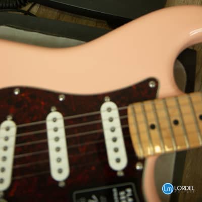 Fender player stratocaster shell pink maple neck image 8