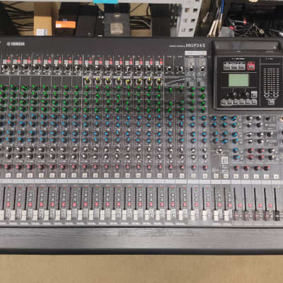 Yamaha MGP24X console de mixage analogique 24 canaux