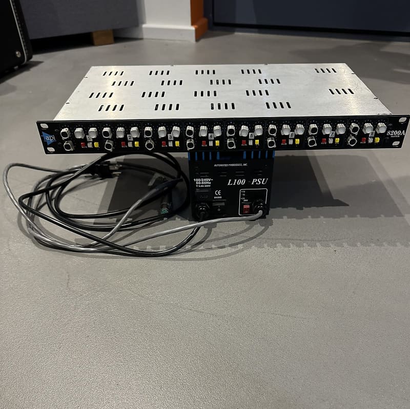 API 8200A 8-Channel Discrete Summing Mixer 2000s - Black image 1