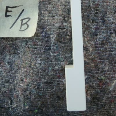 B / E Key YAMAHA GENOS MONTAGE Série MOTIF Série TYROS 2 / 3 / 4 TYROS 5 VG+