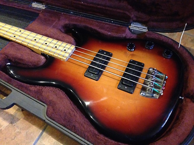 Vintage Peavey Foundation Electric Bass Guitar USA Made w/ OHSC Super  Ferrite Pickups
