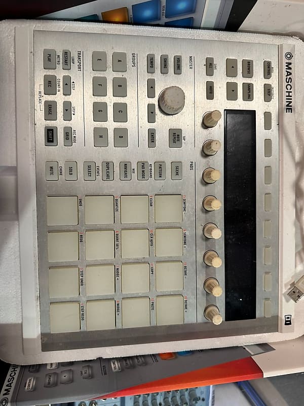 Native Instruments MASCHINE MKII Drum Machine (Miami Lakes, FL