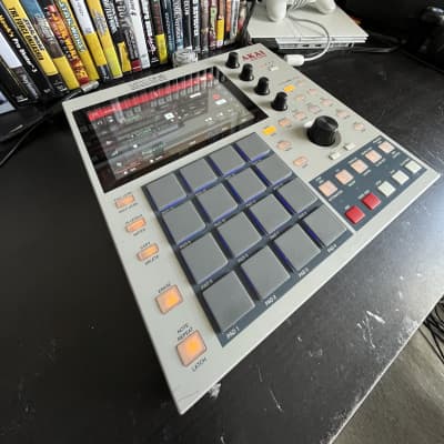 Akai MPC One Standalone MIDI Sequencer Retro Edition 2021 - Present - Grey image 3