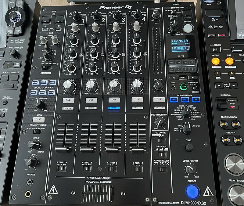 Pioneer DJ x2 CDJ-3000 Professional DJ Multi Player - Black + DJM 900 NXS2