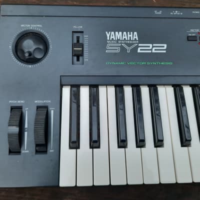 Yamaha SY22 Dynamic Vector Synthesizer