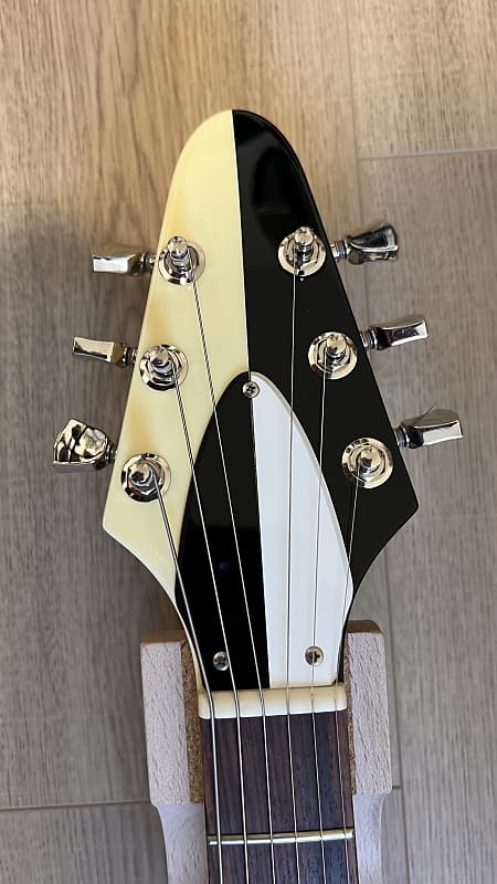 Edwards (by ESP) Flying V’67 Michael Schenker (E-FV 125 WB)