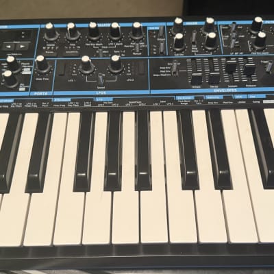 Novation Bass Station II 25-Key Monophonic Synthesizer 2013 - Present - Black