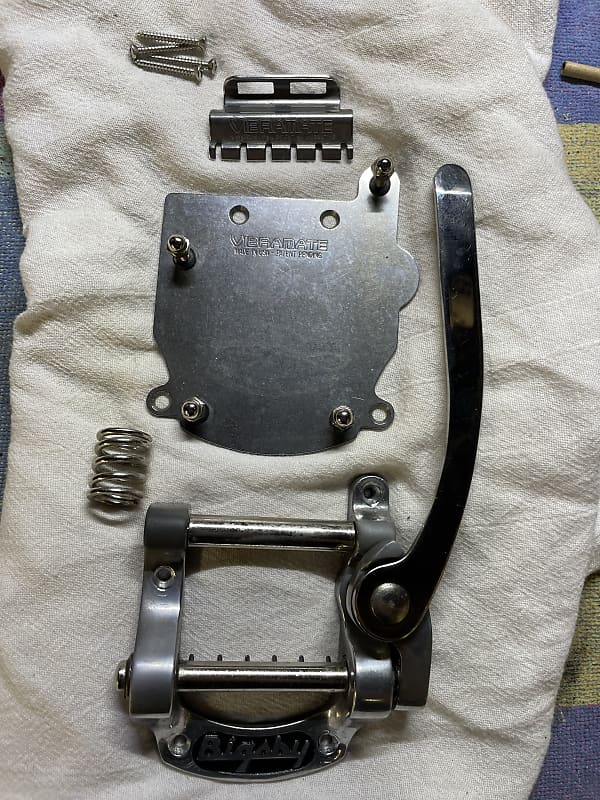 Bigsby B5 Tremolo with Vibramate V5 and String Spoiler Reverb